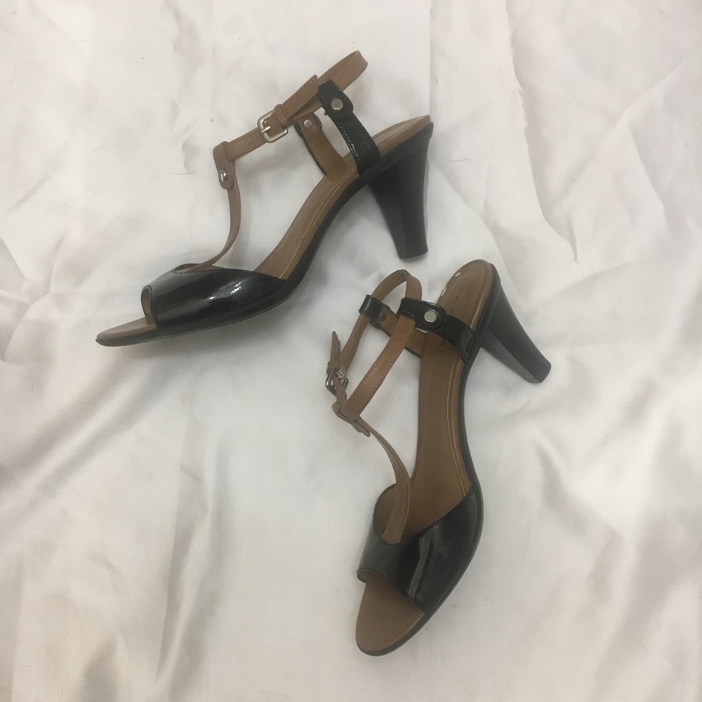 Tahari Betsy Sandal